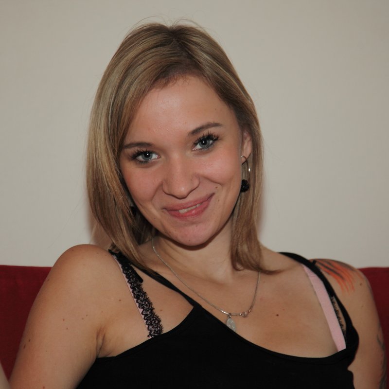 Julienne 34 Rencontre escort Lhumery